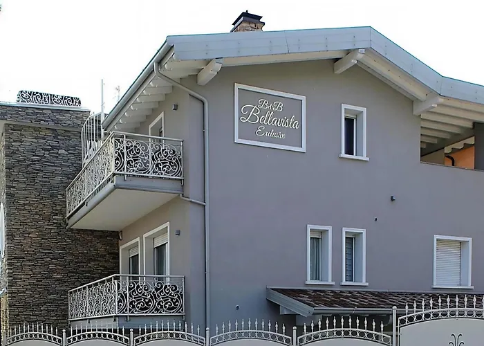 B&B Bellavista Exclusive in zona centrale con piscina -Jacuzzi vista lago LA COLAZIONE viene servita in una pasticceria rinomata ed esclusiva esterna alla struttura Desenzano del Garda